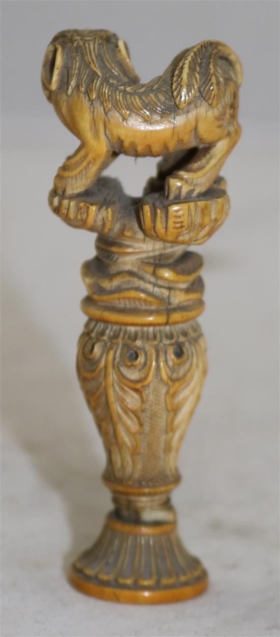 An unusual Chinese ivory seal handle, first half 19th century, 9.3cm